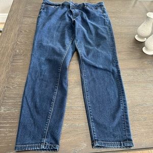Ann Taylor 14 curvy skinny Jean